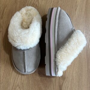 BearPaw Tan and Cream Platform Slippers